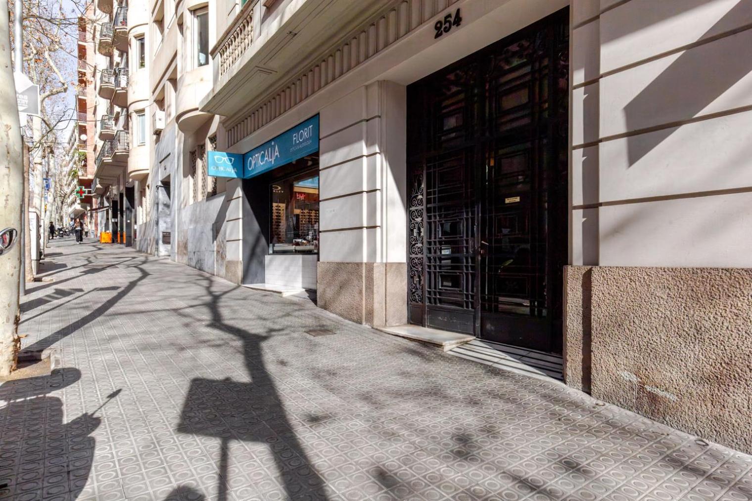 Blueground Galvany Doorman Ac Near Park Bcn-178